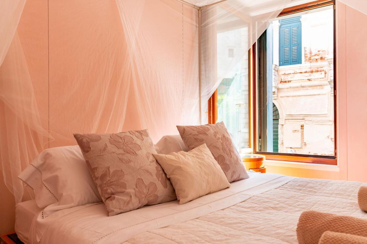 Casa Flavia Ai Morosini - Luxury With Canal View Vakantiehuis *